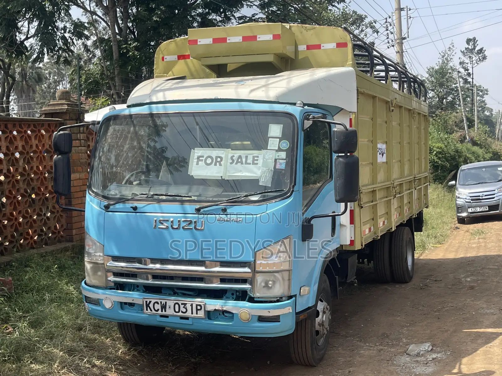 Isuzu NKR 75 Cargo Truck