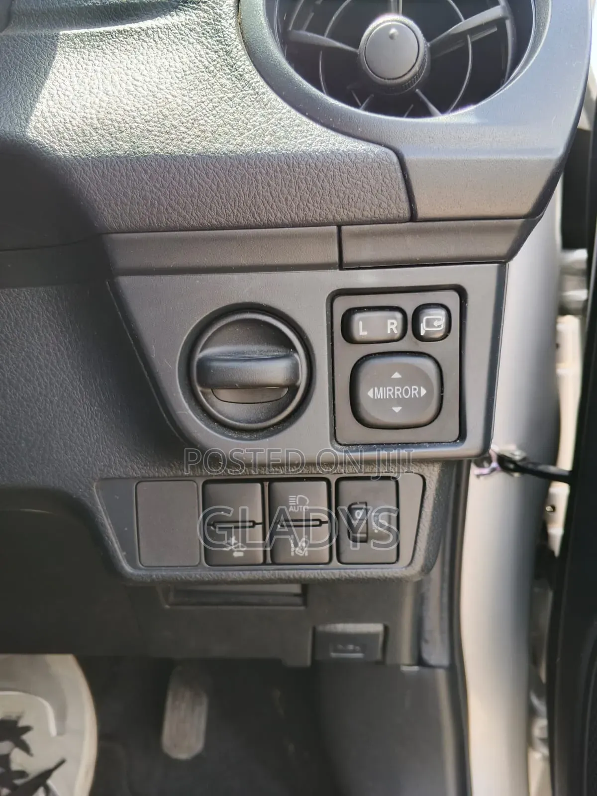 Toyota Axio 2019 Silver