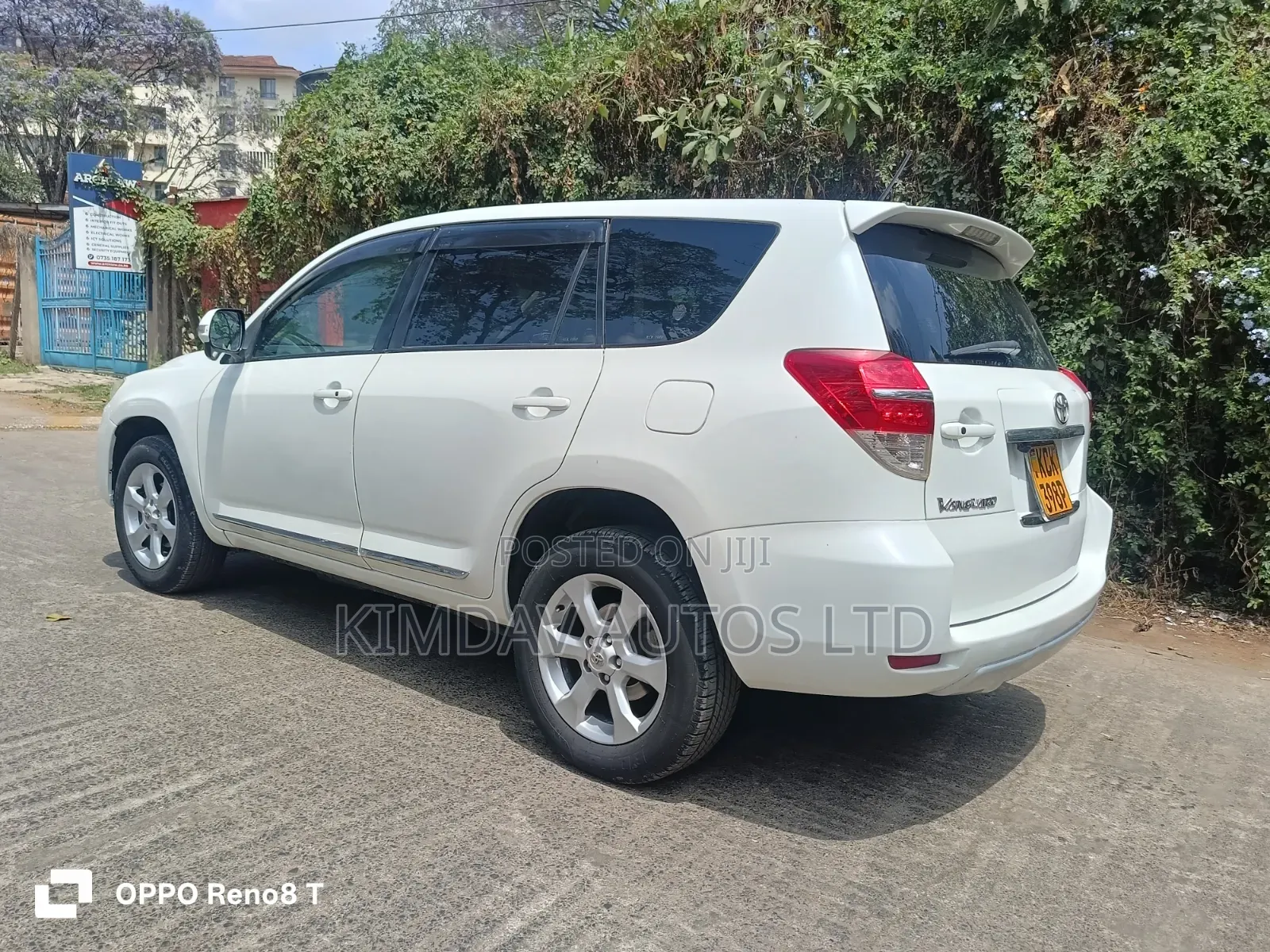 Toyota Vanguard 2010 White