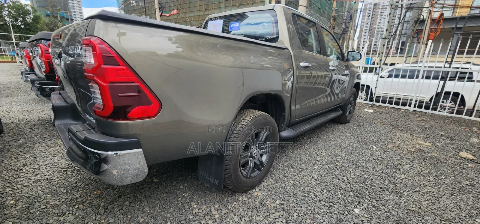Toyota Hilux 2022 Gray