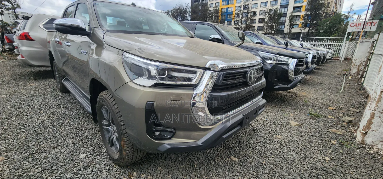 Toyota Hilux 2022 Gray