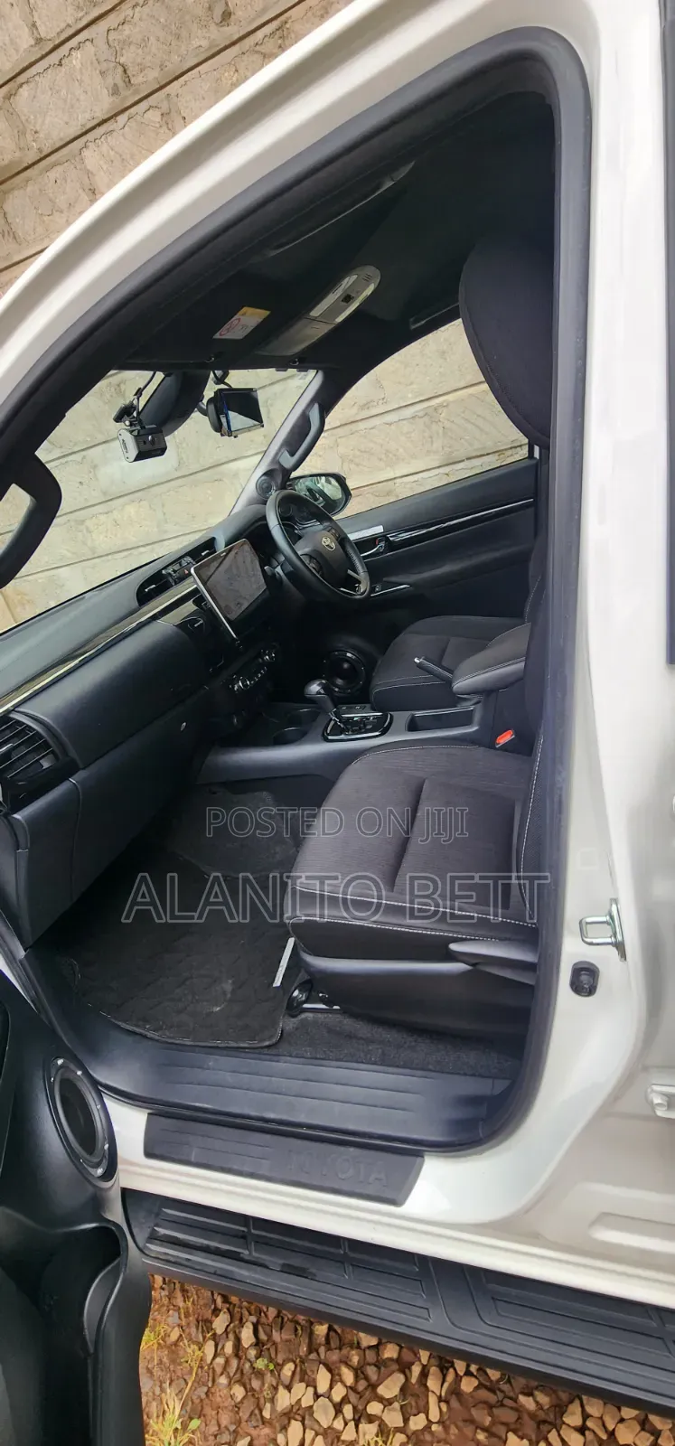 Toyota Hilux 2019 White