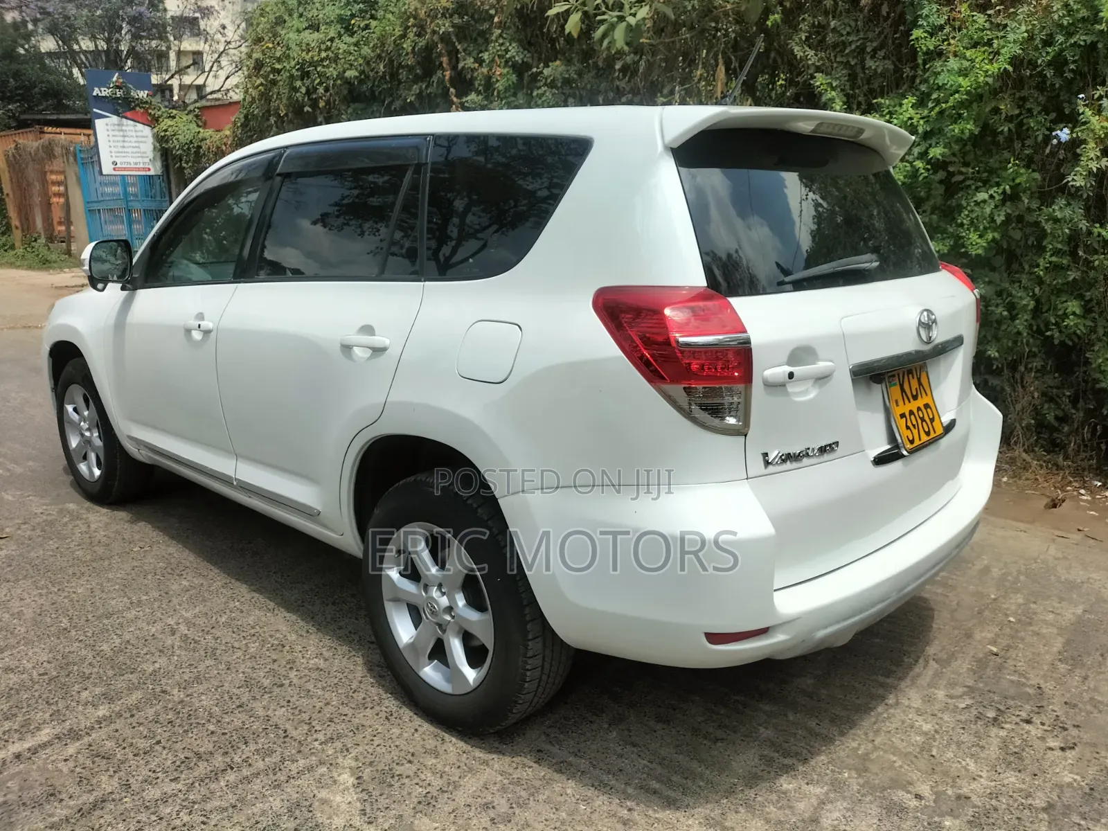 Toyota Vanguard 2010 White