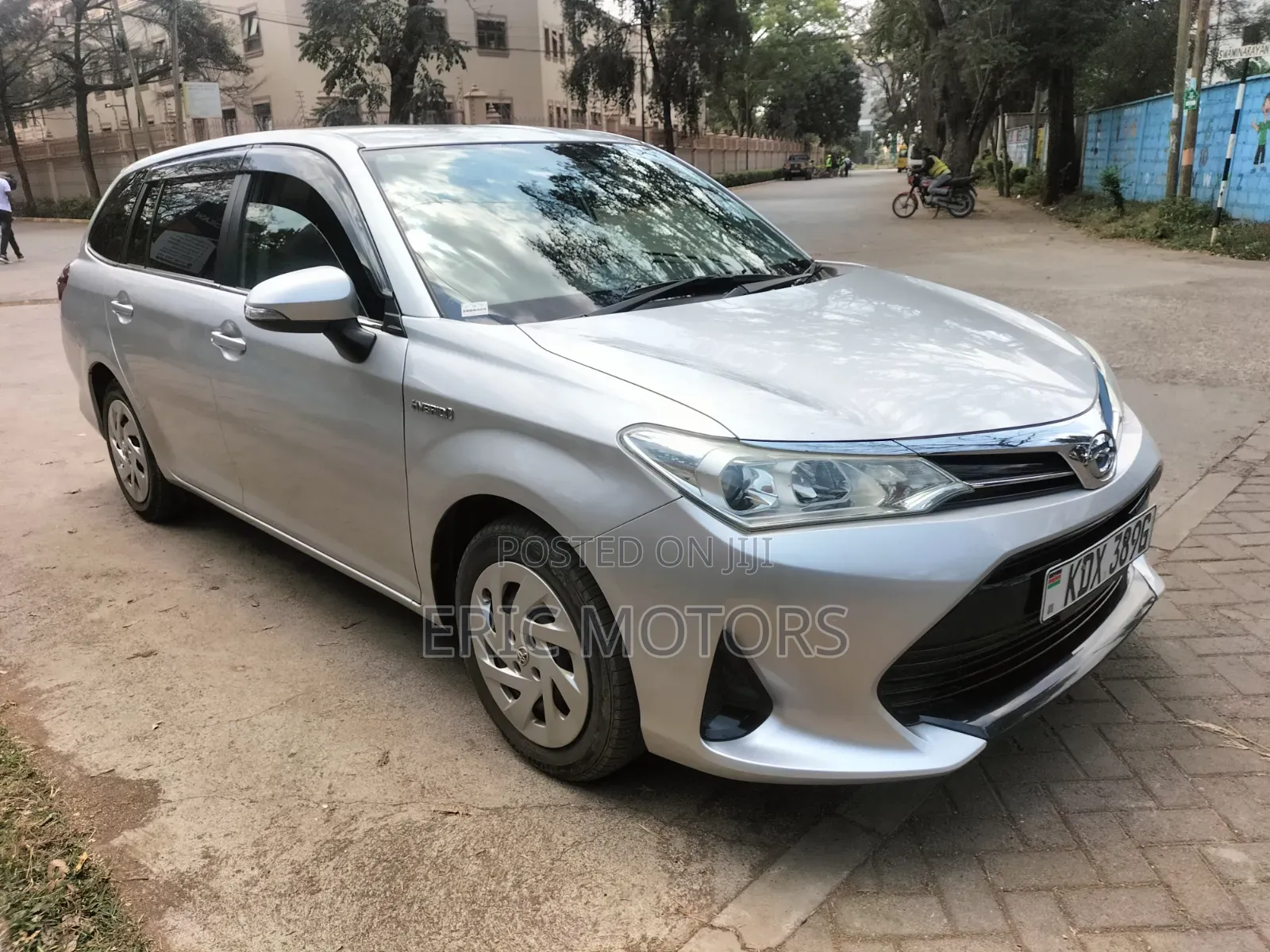 Toyota Corolla Fielder 1.5 Hybrid FWD 2019 Silver