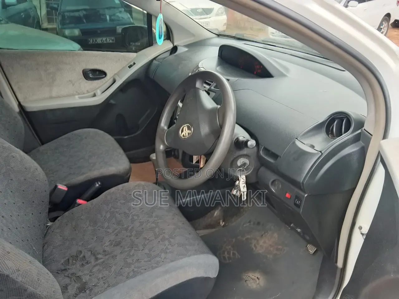 Toyota Vitz 2009 White