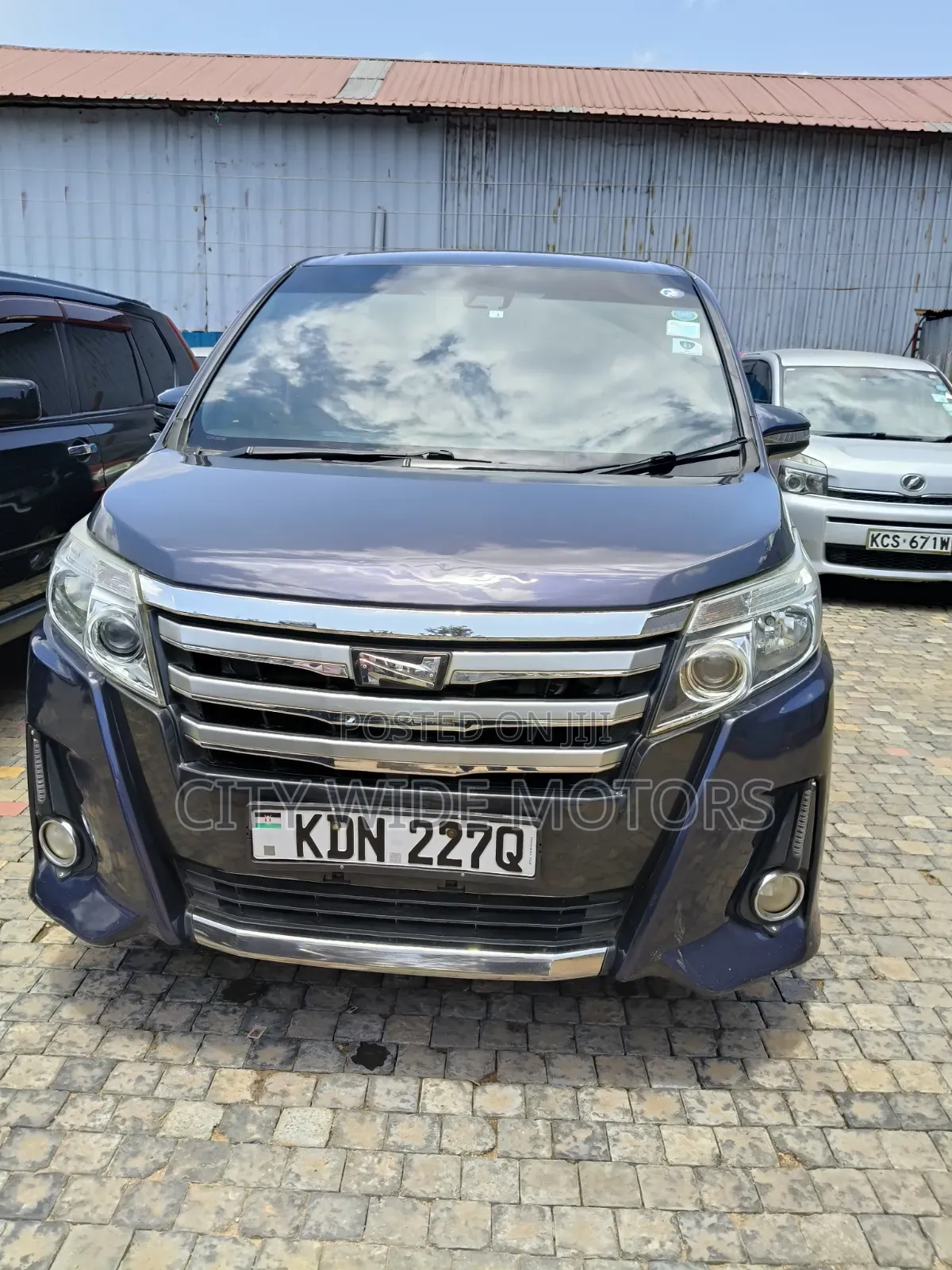 Toyota Noah 2016 Gray