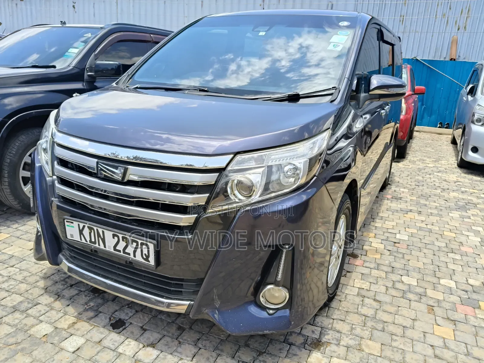 Toyota Noah 2016 Gray