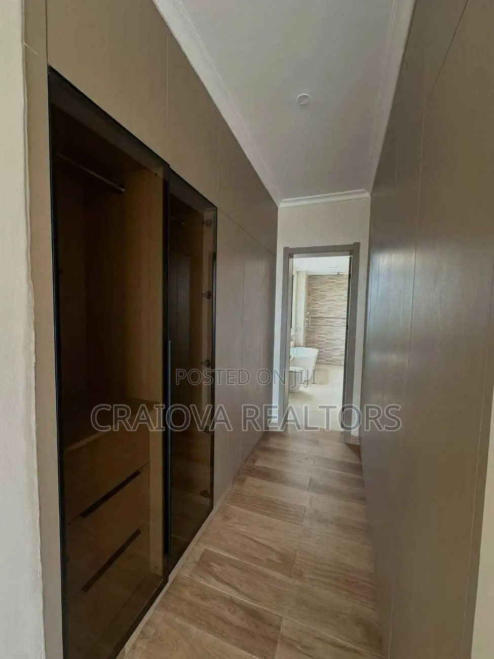 3bdrm Duplex in Hotel 67 Area for sale