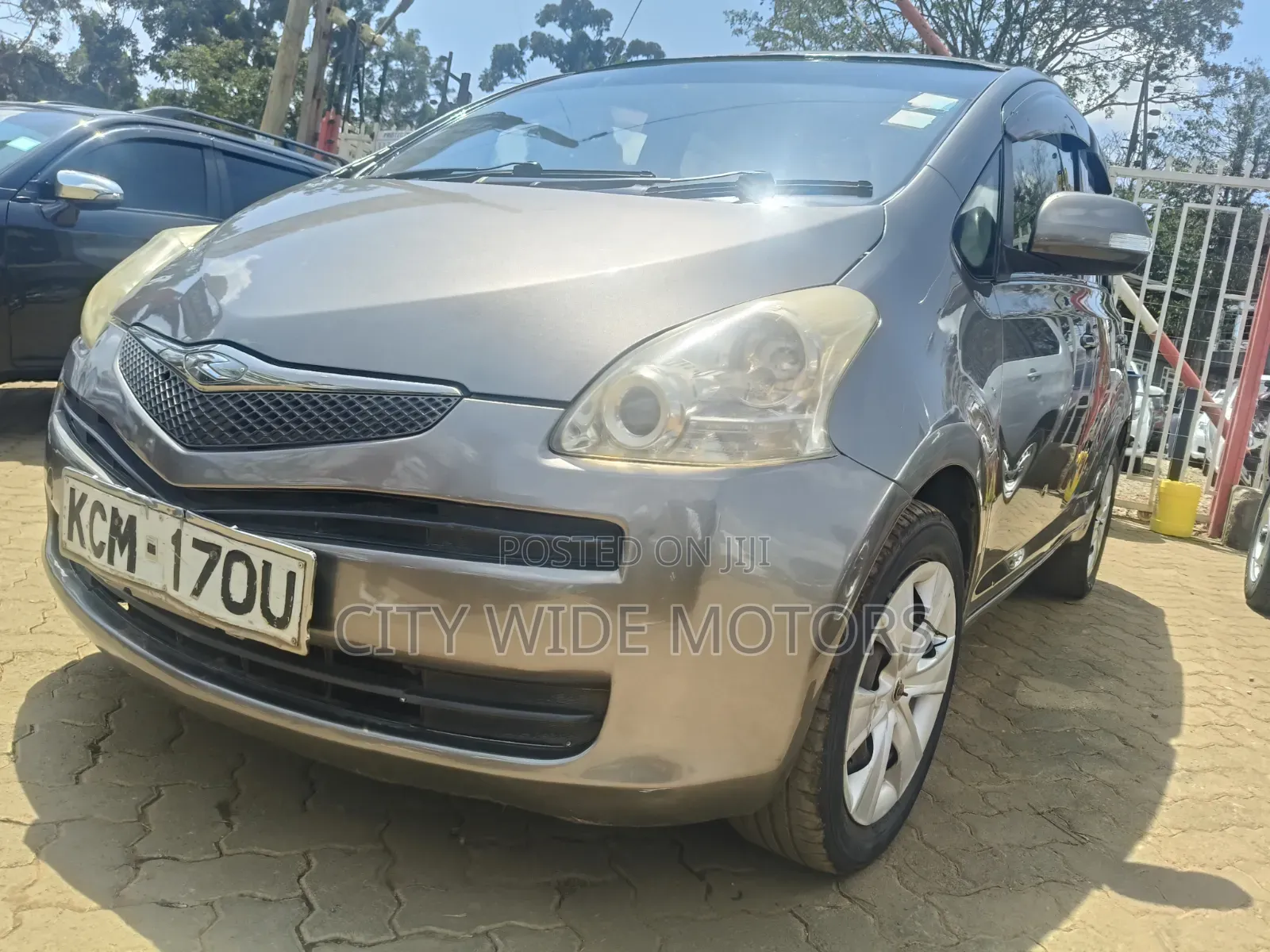 Toyota Ractis 1.5 AWD 2010 Gray