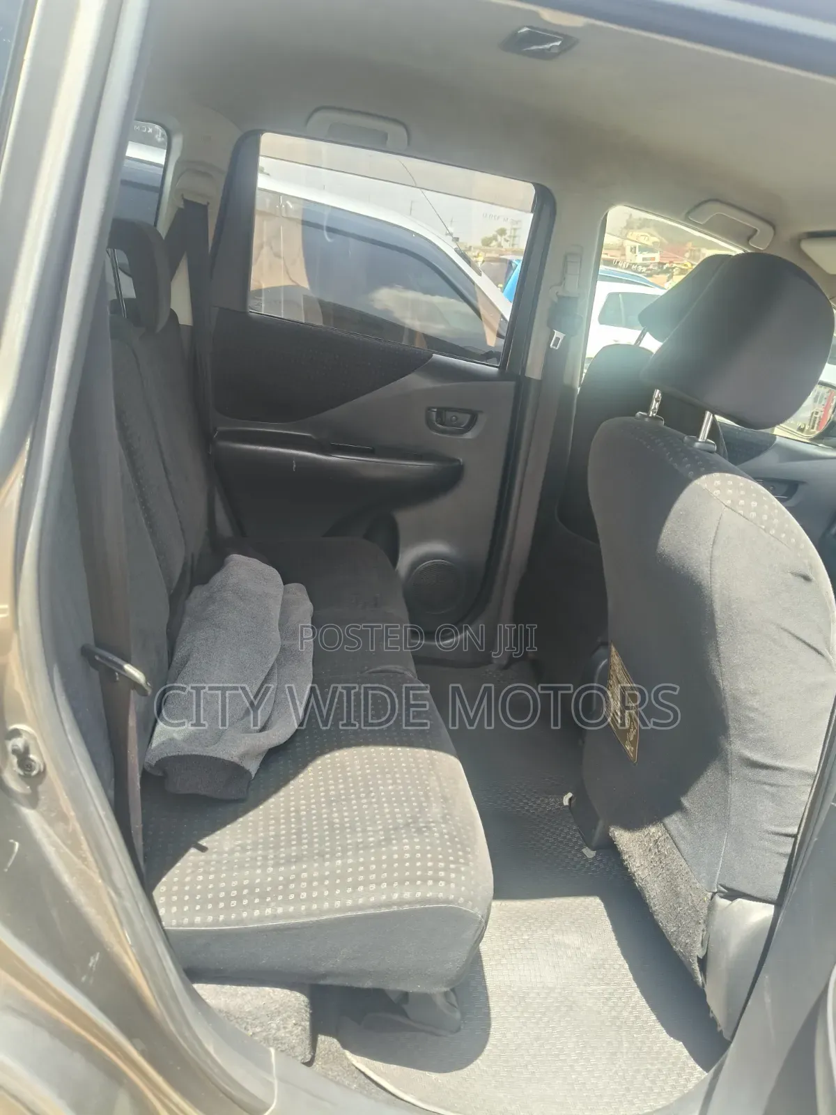 Toyota Ractis 1.5 AWD 2010 Gray