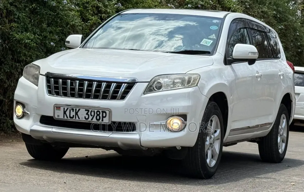 Toyota Vanguard 2010 White