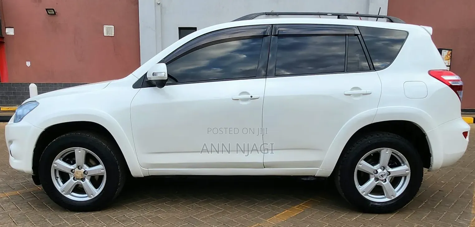 Toyota RAV4 2.5 2011 White