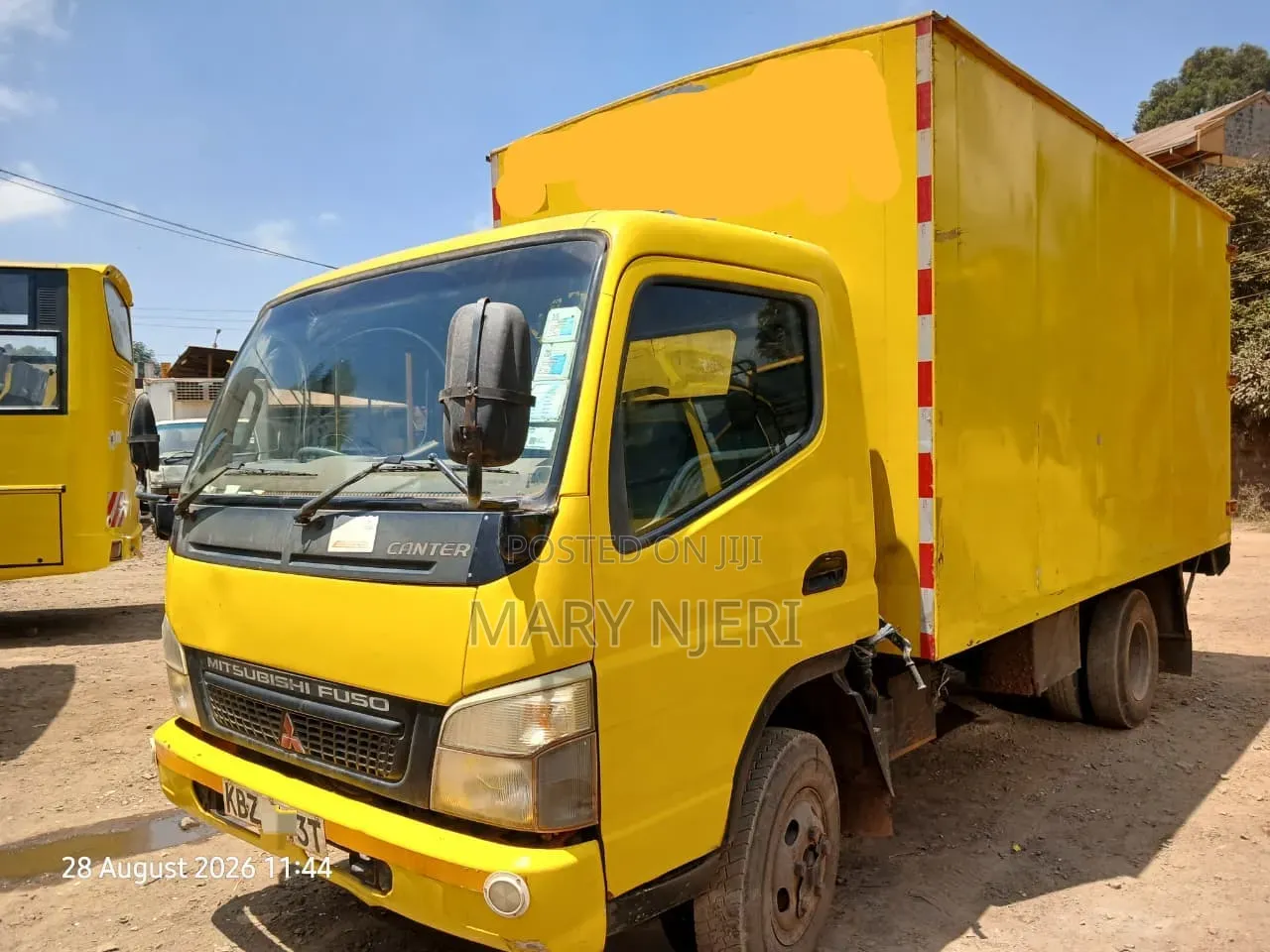 Mitsubishi Canter Truck 2013 Yellow