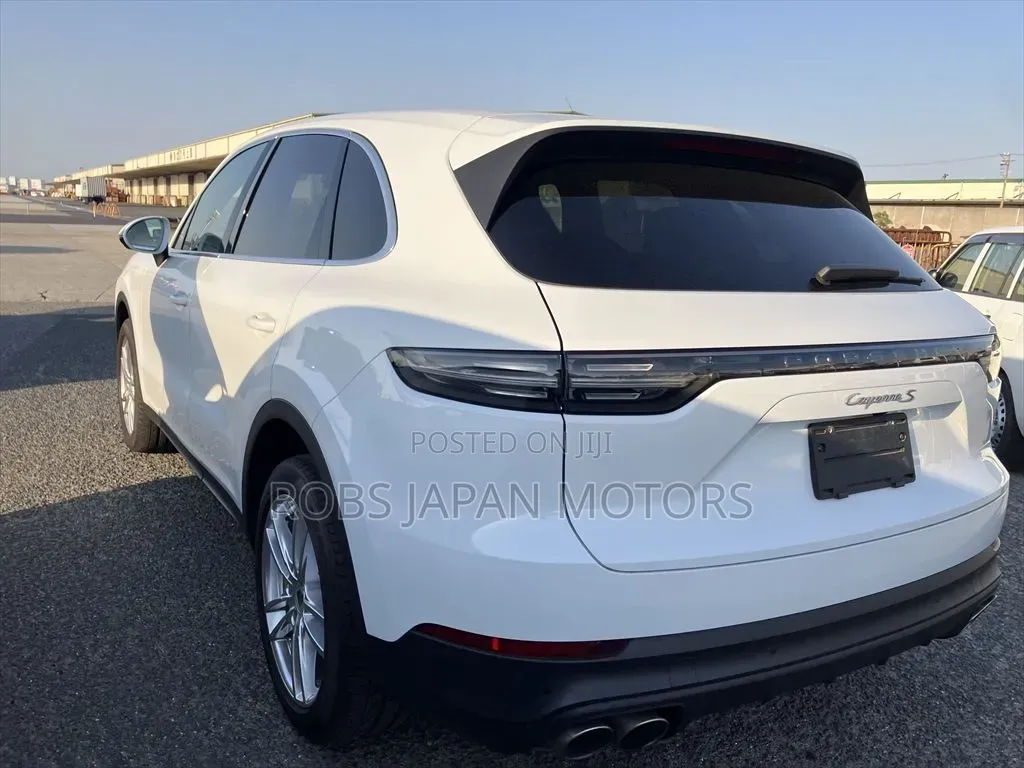 Porsche Cayenne S AWD 2019 Off white