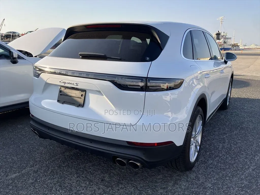 Porsche Cayenne S AWD 2019 Off white