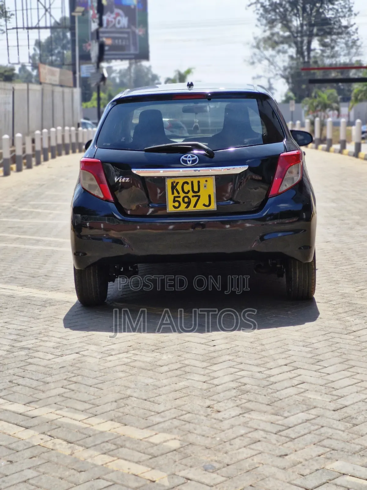 Toyota Vitz 1.0 FWD 3dr 2011 Black