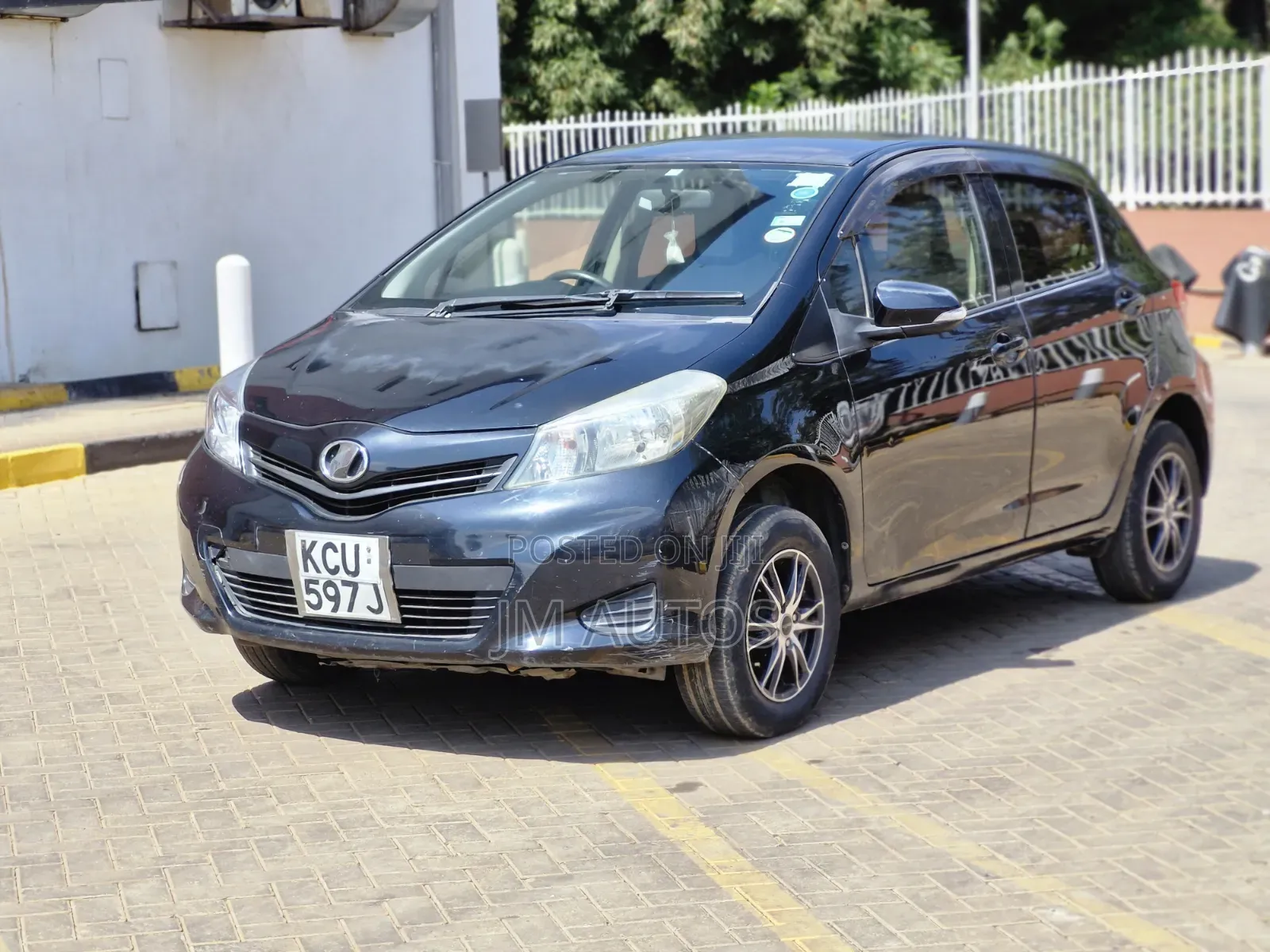 Toyota Vitz 1.0 FWD 3dr 2011 Black