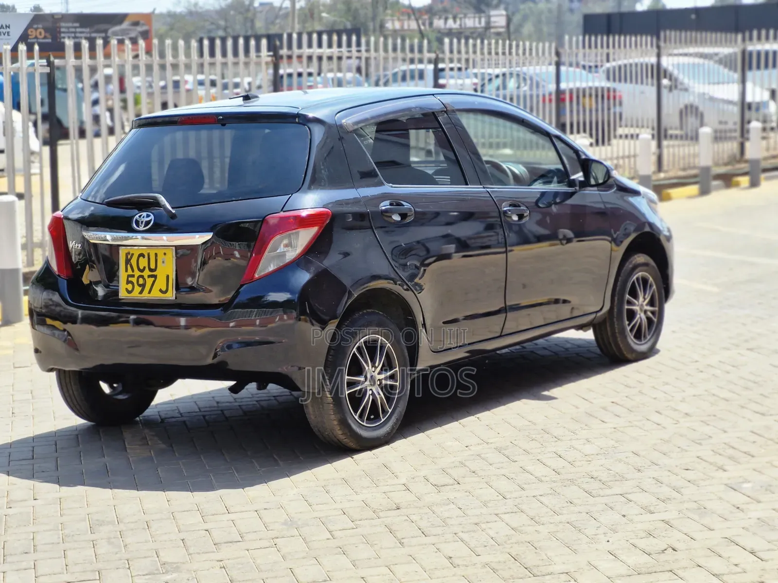Toyota Vitz 1.0 FWD 3dr 2011 Black