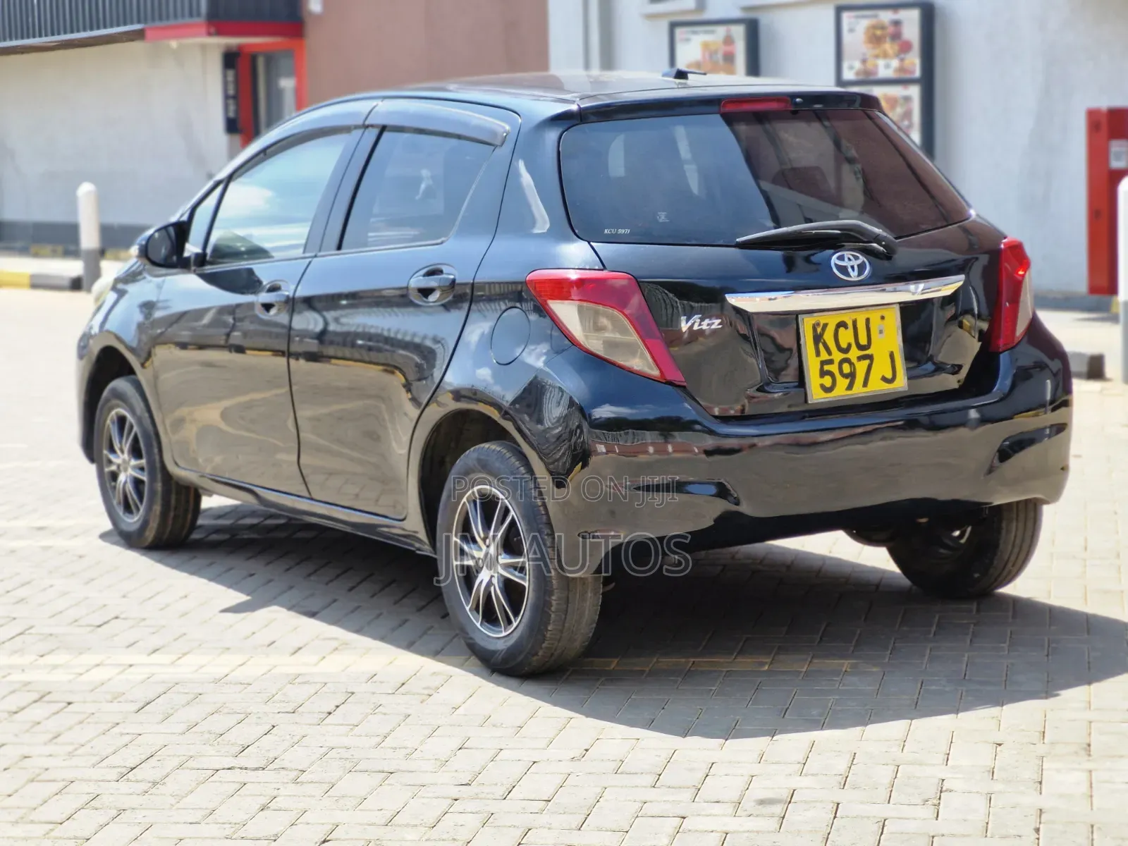 Toyota Vitz 1.0 FWD 3dr 2011 Black