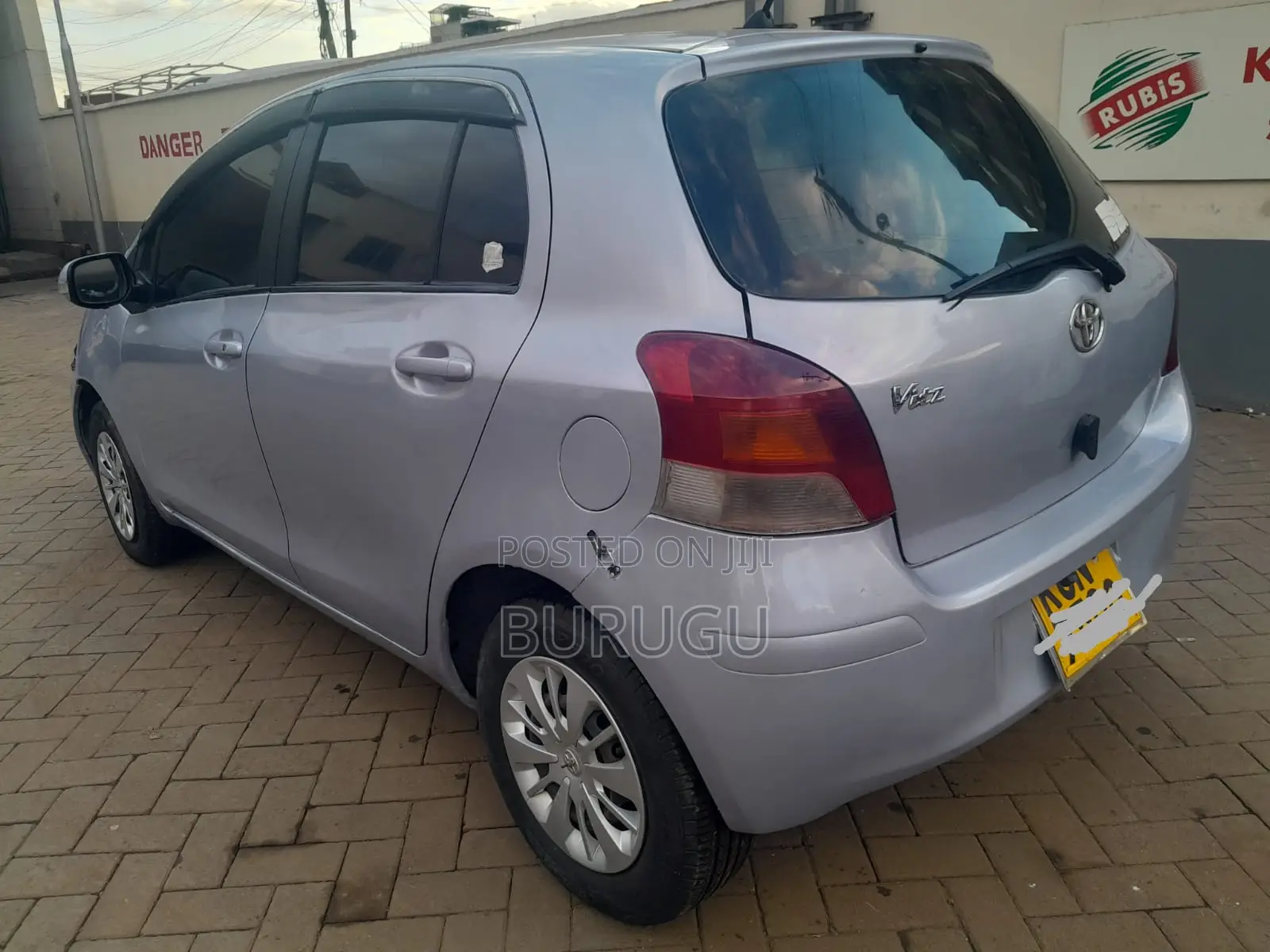 Toyota Vitz 2012 Silver