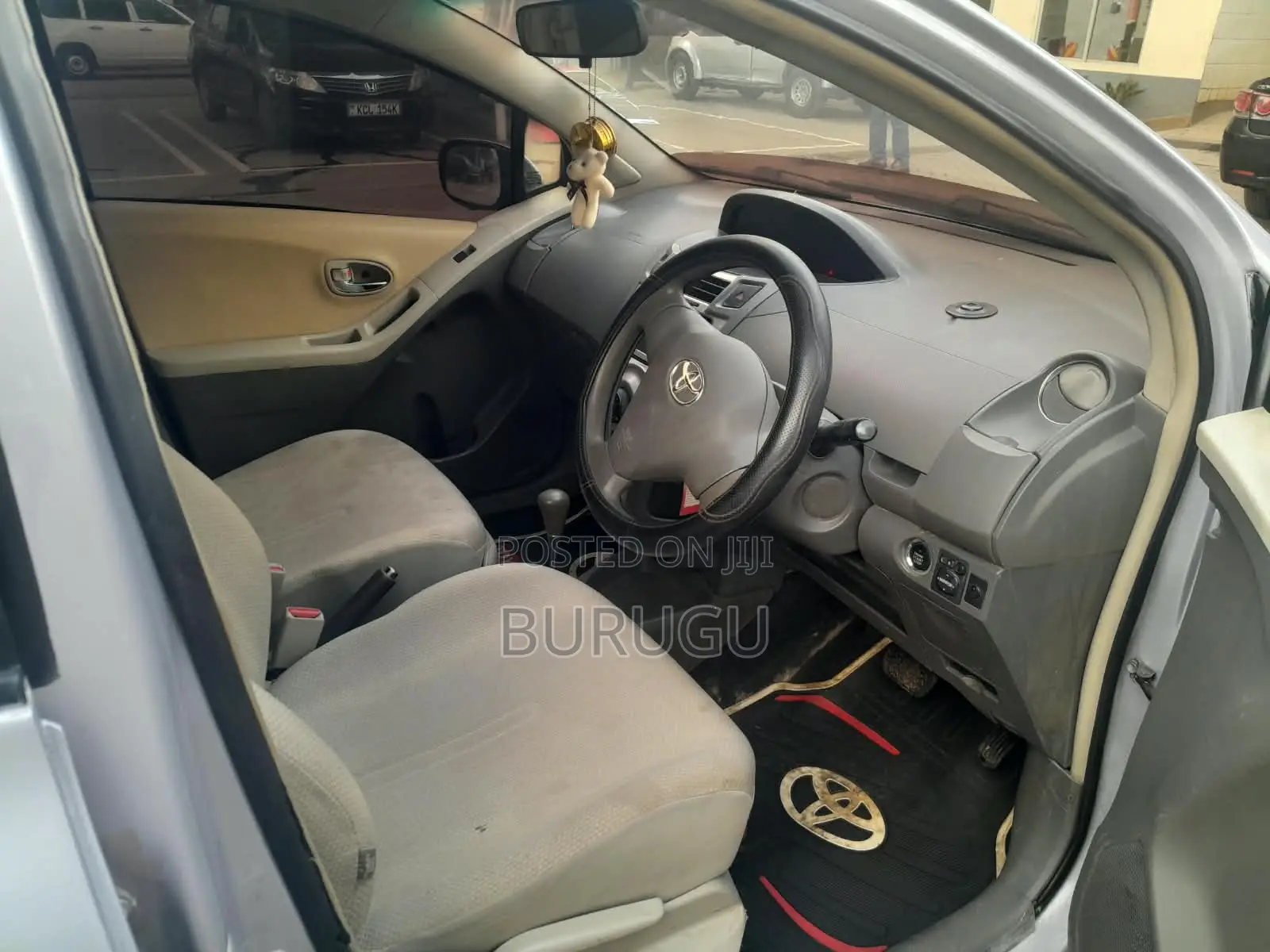Toyota Vitz 2012 Silver