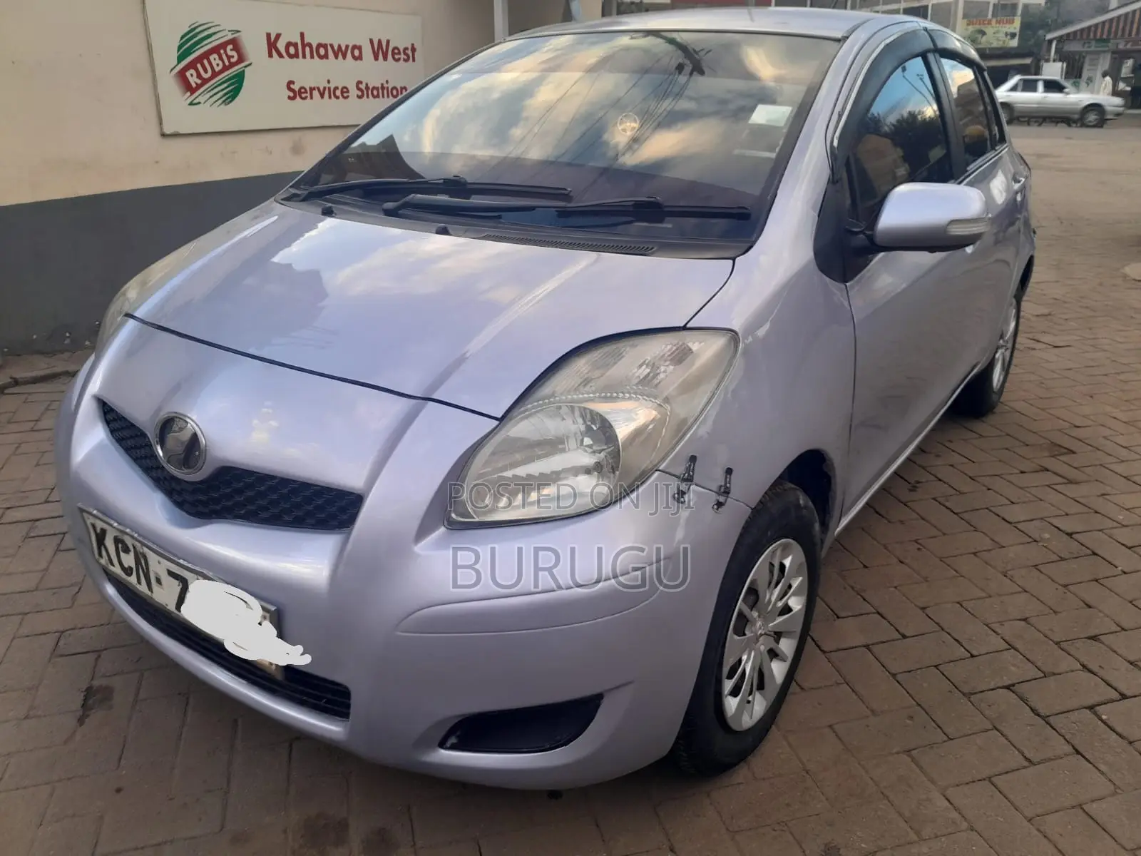 Toyota Vitz 2012 Silver