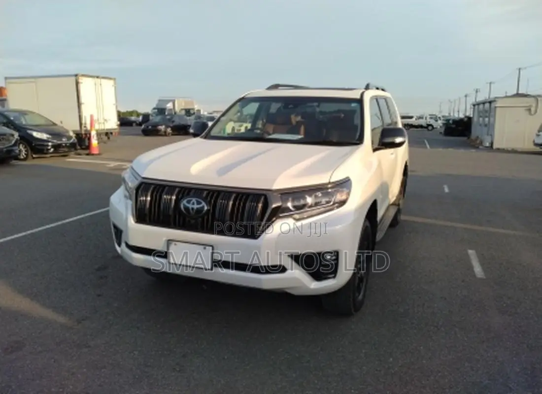 Toyota Land Cruiser Prado 2022 Off white