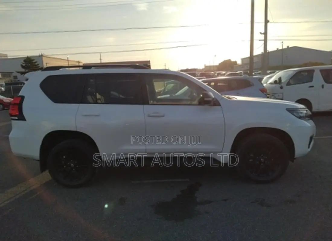 Toyota Land Cruiser Prado 2022 Off white