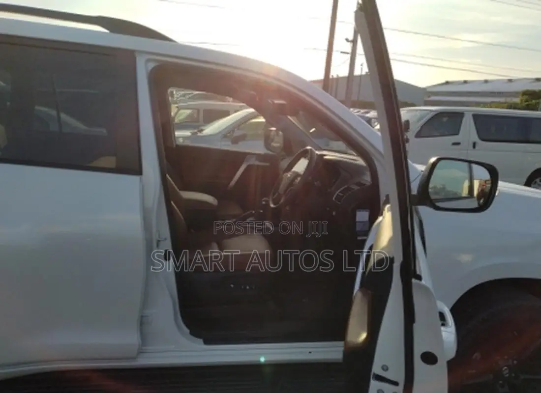 Toyota Land Cruiser Prado 2022 Off white