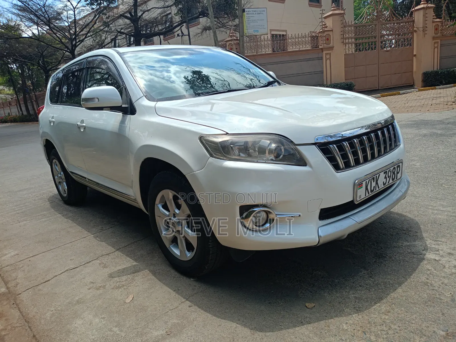 Toyota Vanguard 2010 White