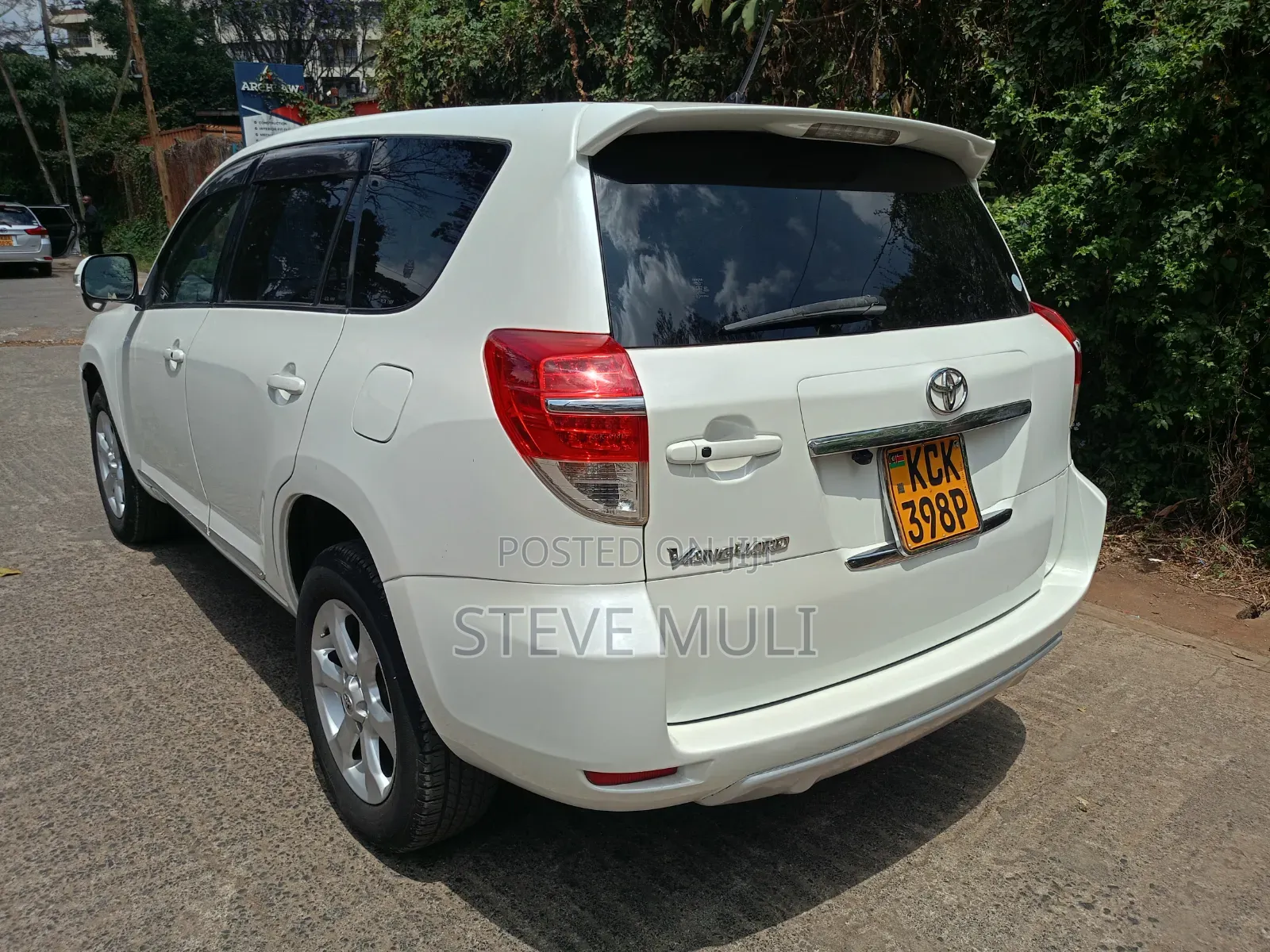 Toyota Vanguard 2010 White