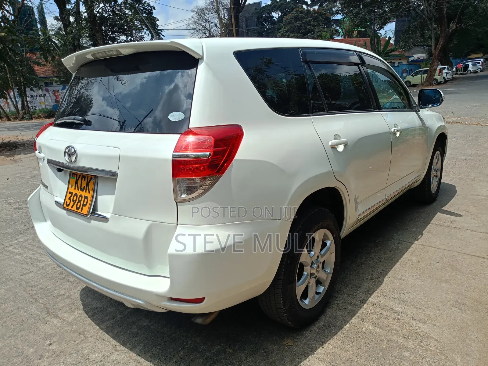 Toyota Vanguard 2010 White