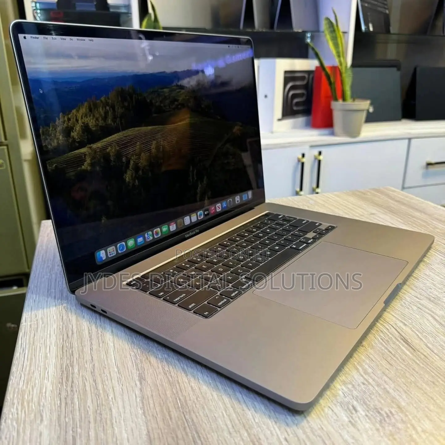 Laptop Apple MacBook Pro 32GB Intel Core i7 SSD 512GB