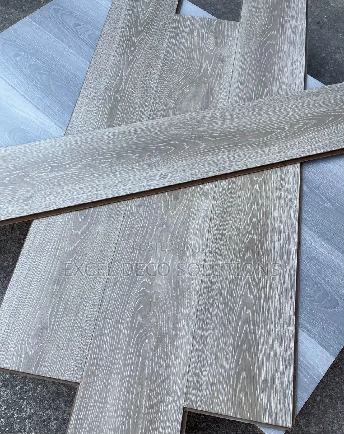 Elegant Wooden Laminate Flooring for Home & Living Rooms
