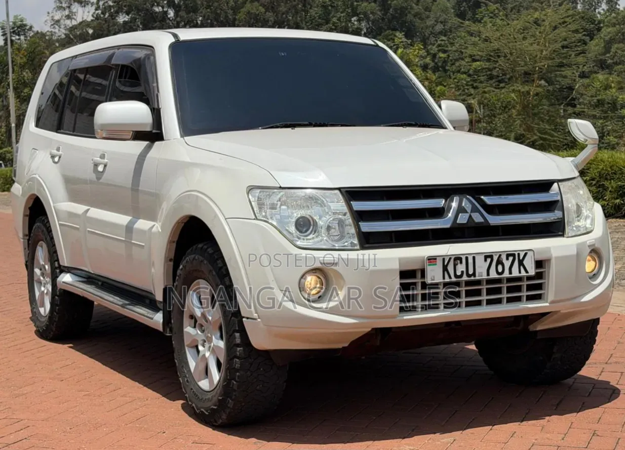 Mitsubishi Pajero 2012 White