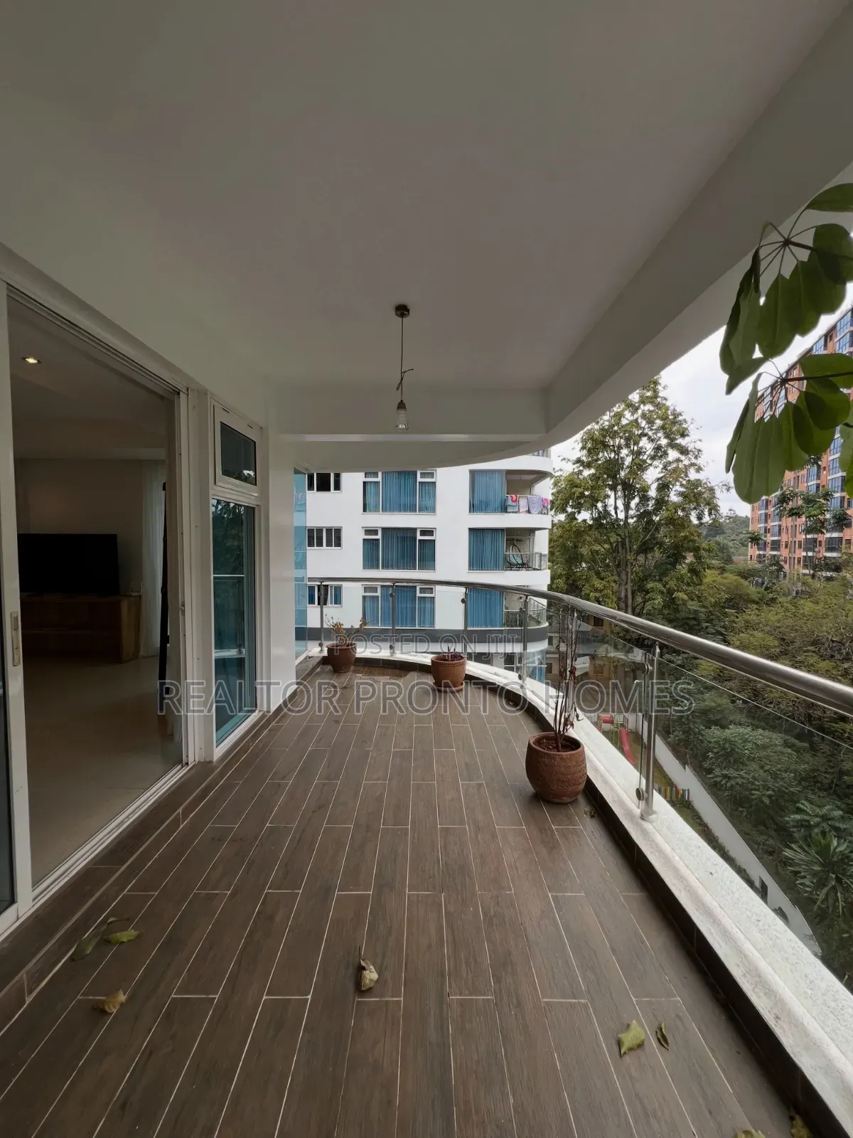4bdrm Apartment in Riverside for rent