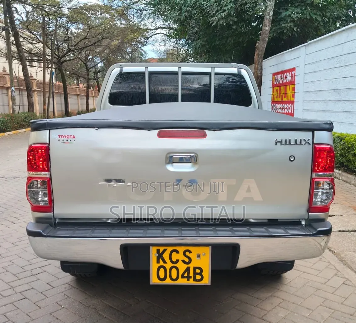 Toyota Hilux 2013 Silver