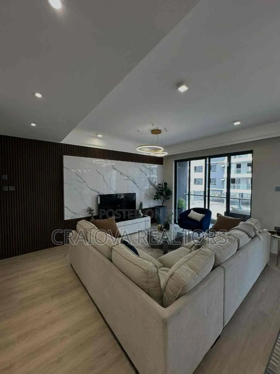 2bdrm Apartment in Gateway Mall Area for sale