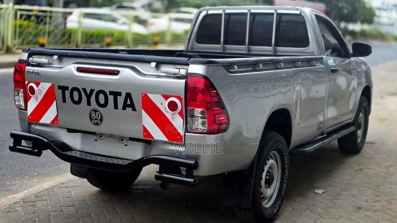Toyota Hilux 2022 Silver
