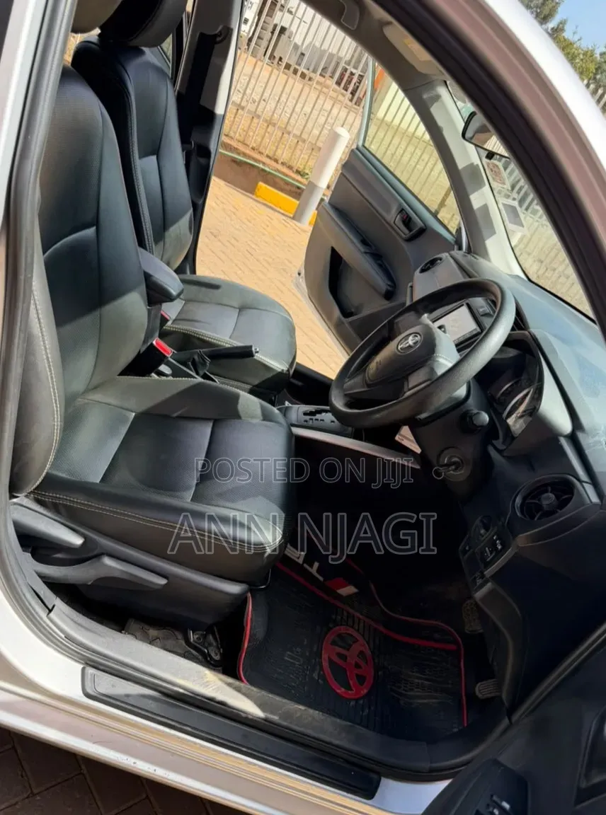 Toyota Corolla Fielder 2017 Silver