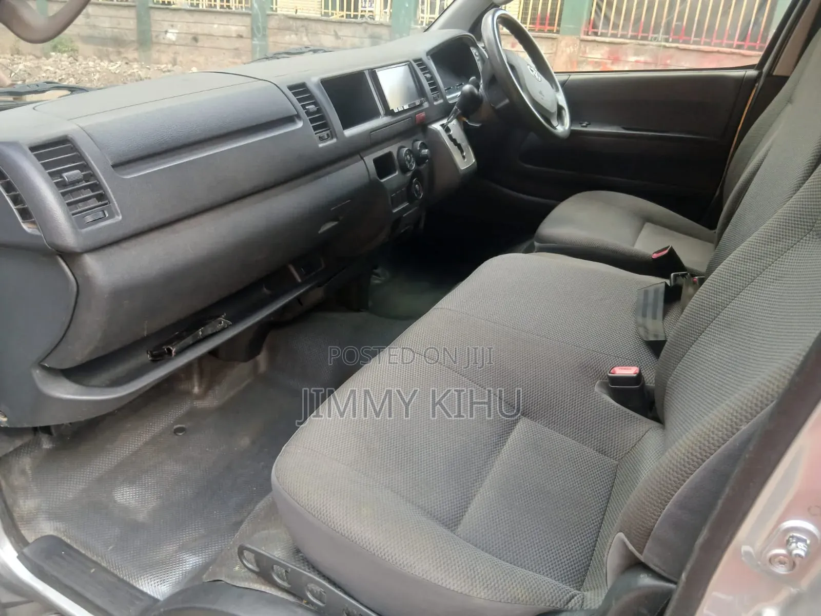 Toyota HiAce 2015 Silver