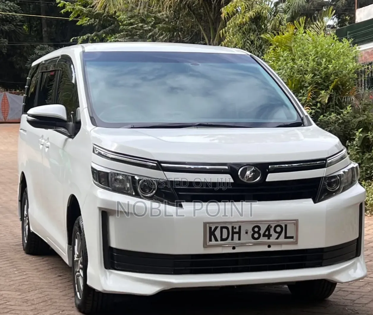 Toyota Voxy 2016 White