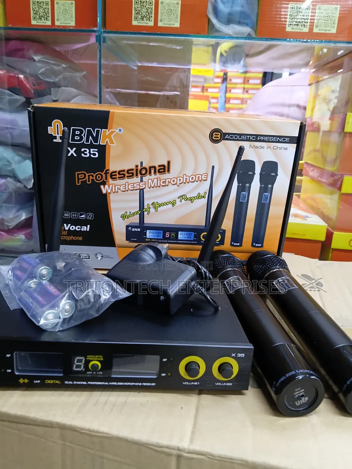 🎤 Level Up Your Sound – BNK X35 Professional Wireless Mics (UHF)