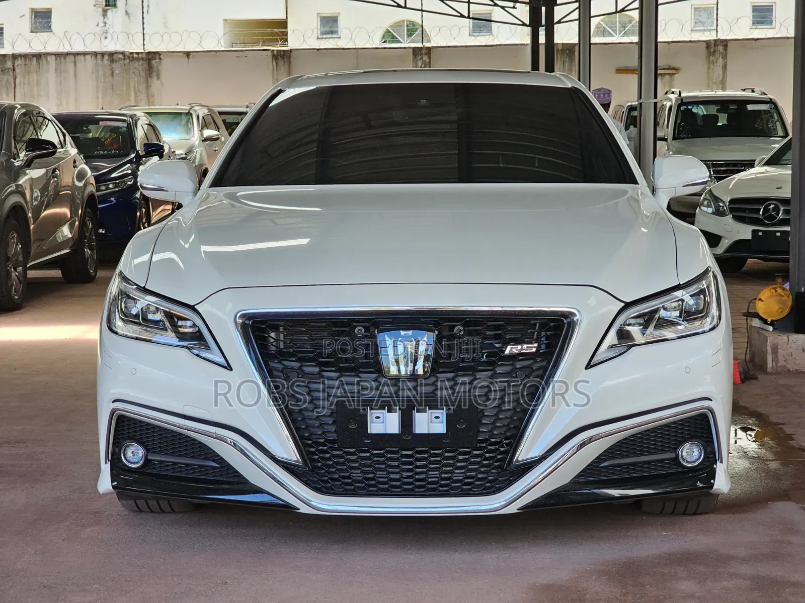 Toyota Crown 2019 Off white