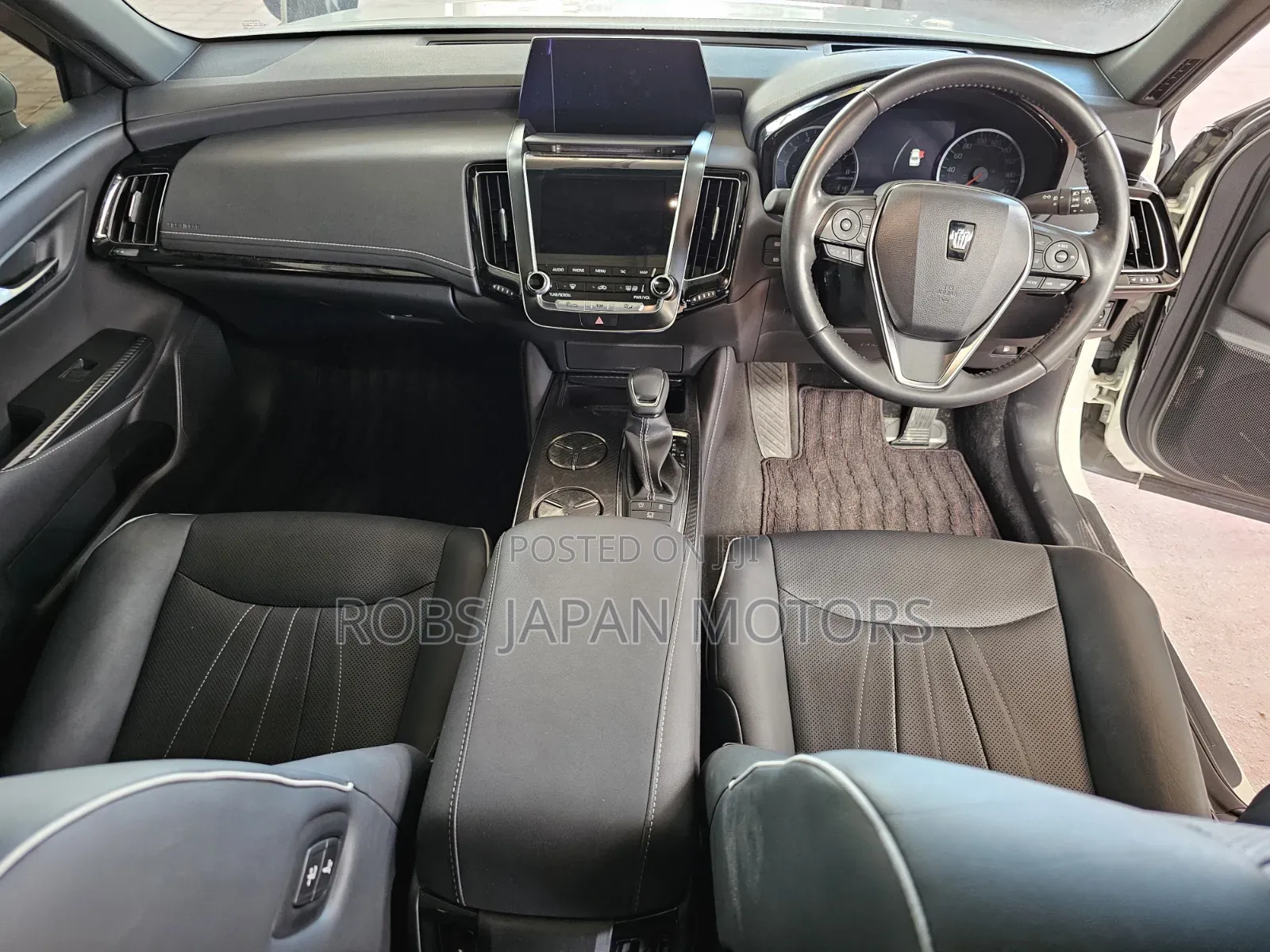 Toyota Crown 2019 Off white