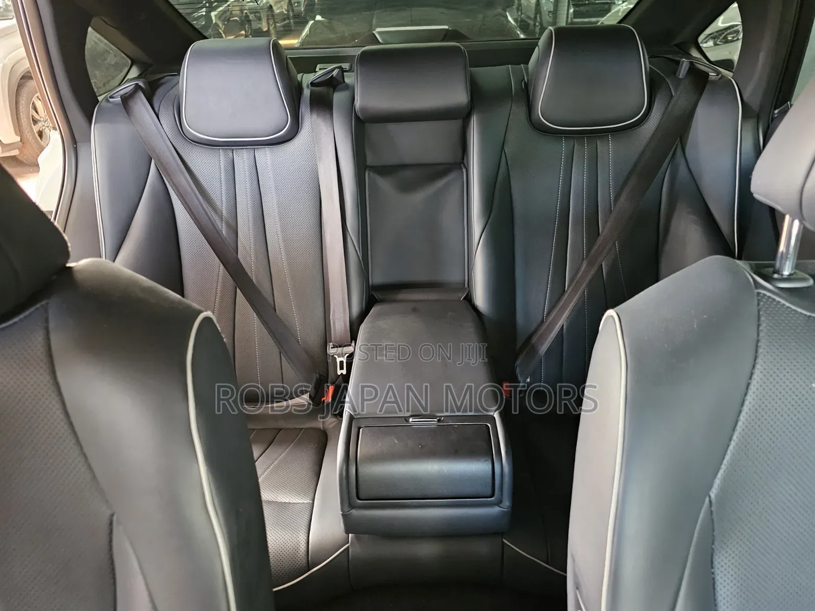 Toyota Crown 2019 Off white