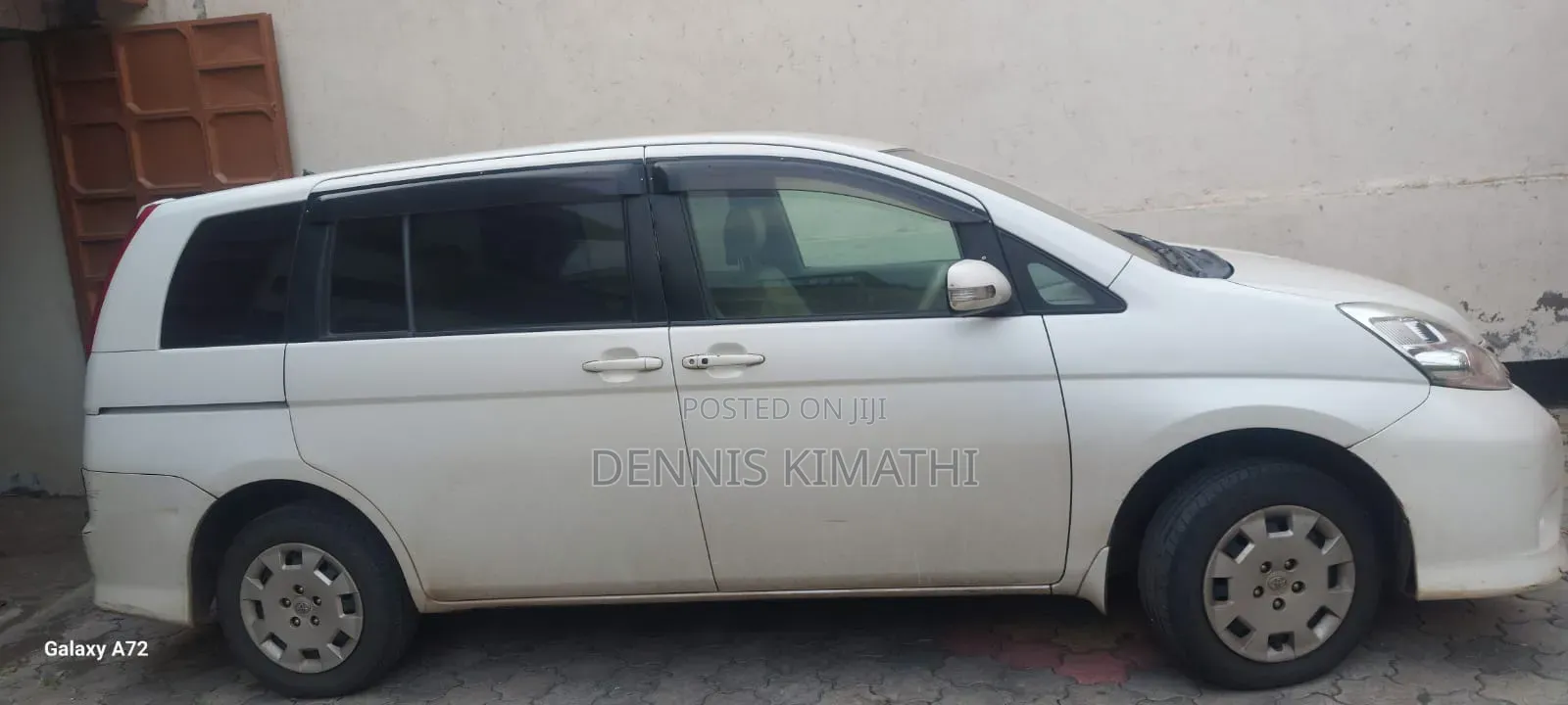 Toyota ISIS 1.8 Platana 2WD 2010 White