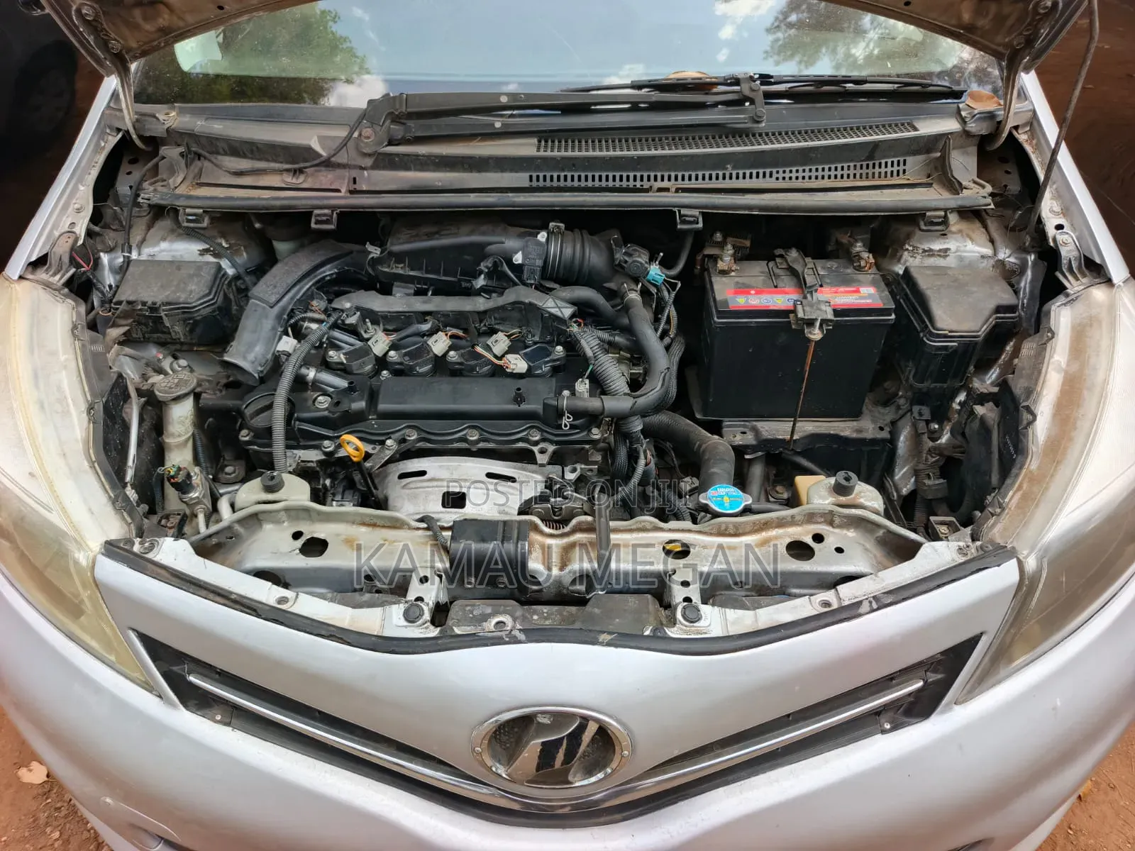 Toyota Vitz 2011 Silver