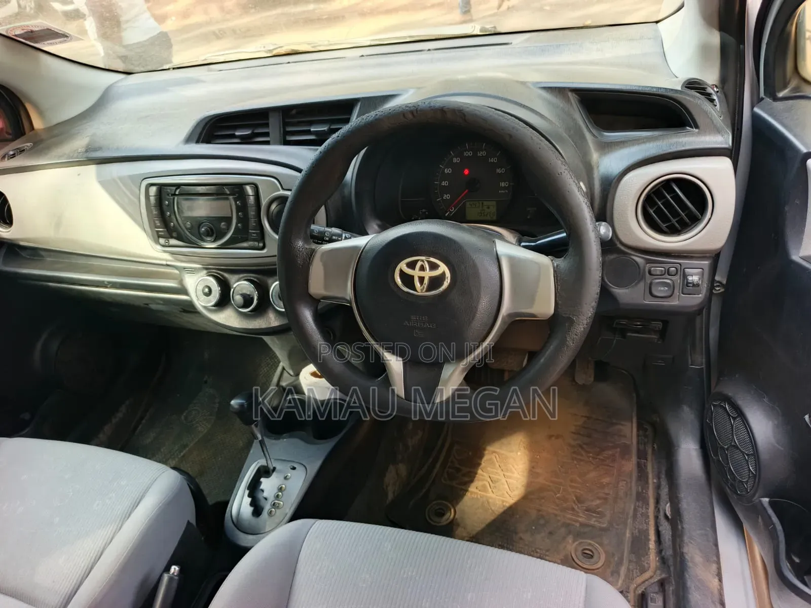 Toyota Vitz 2011 Silver