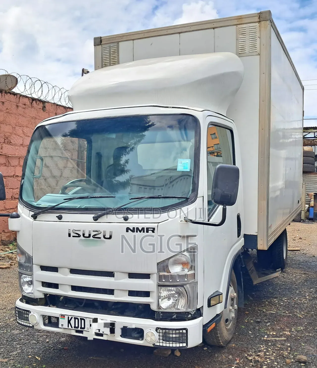 Isuzu NMR Fiber Truck
